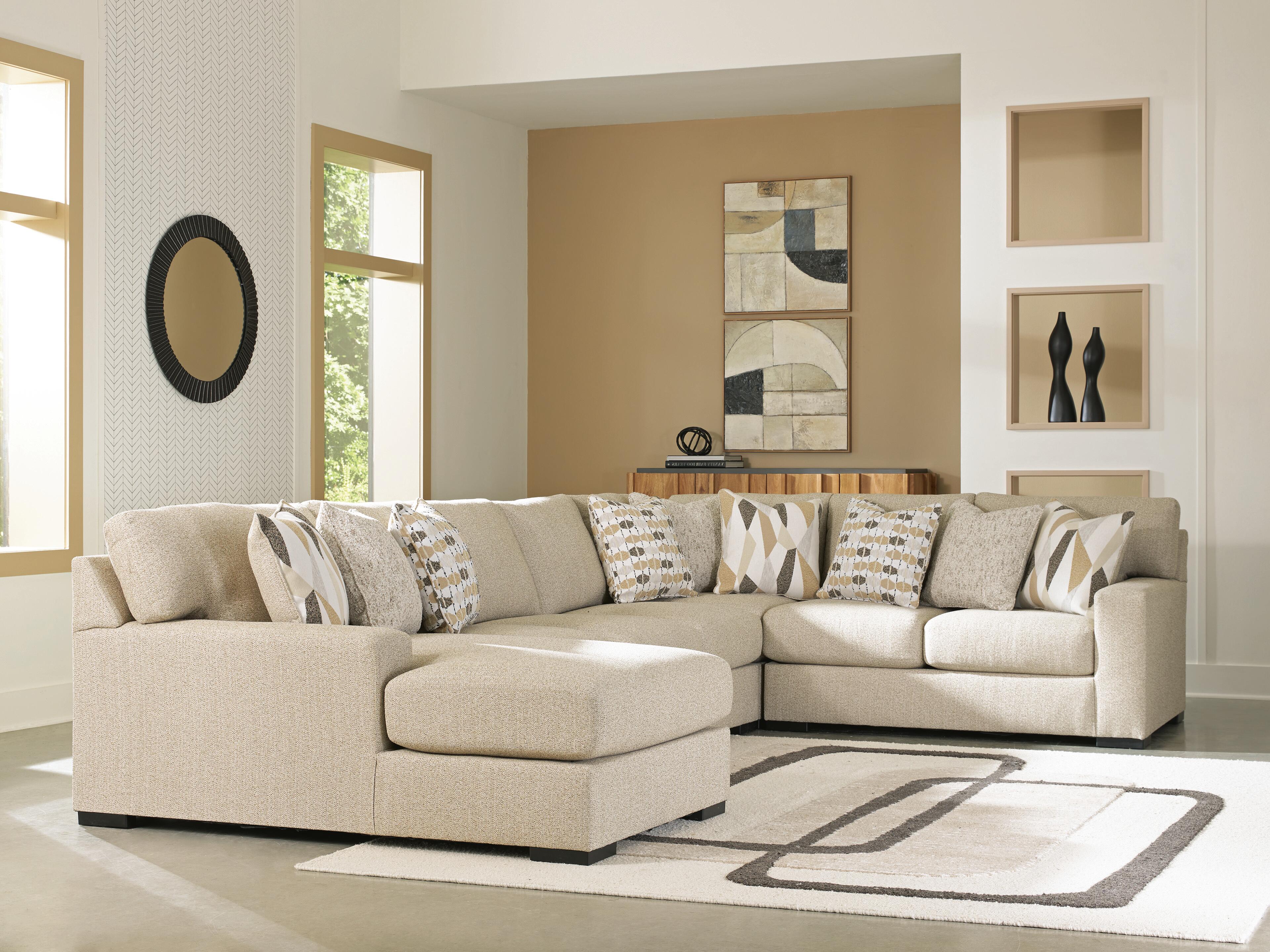 Laurelgrove Sectional with Chaise