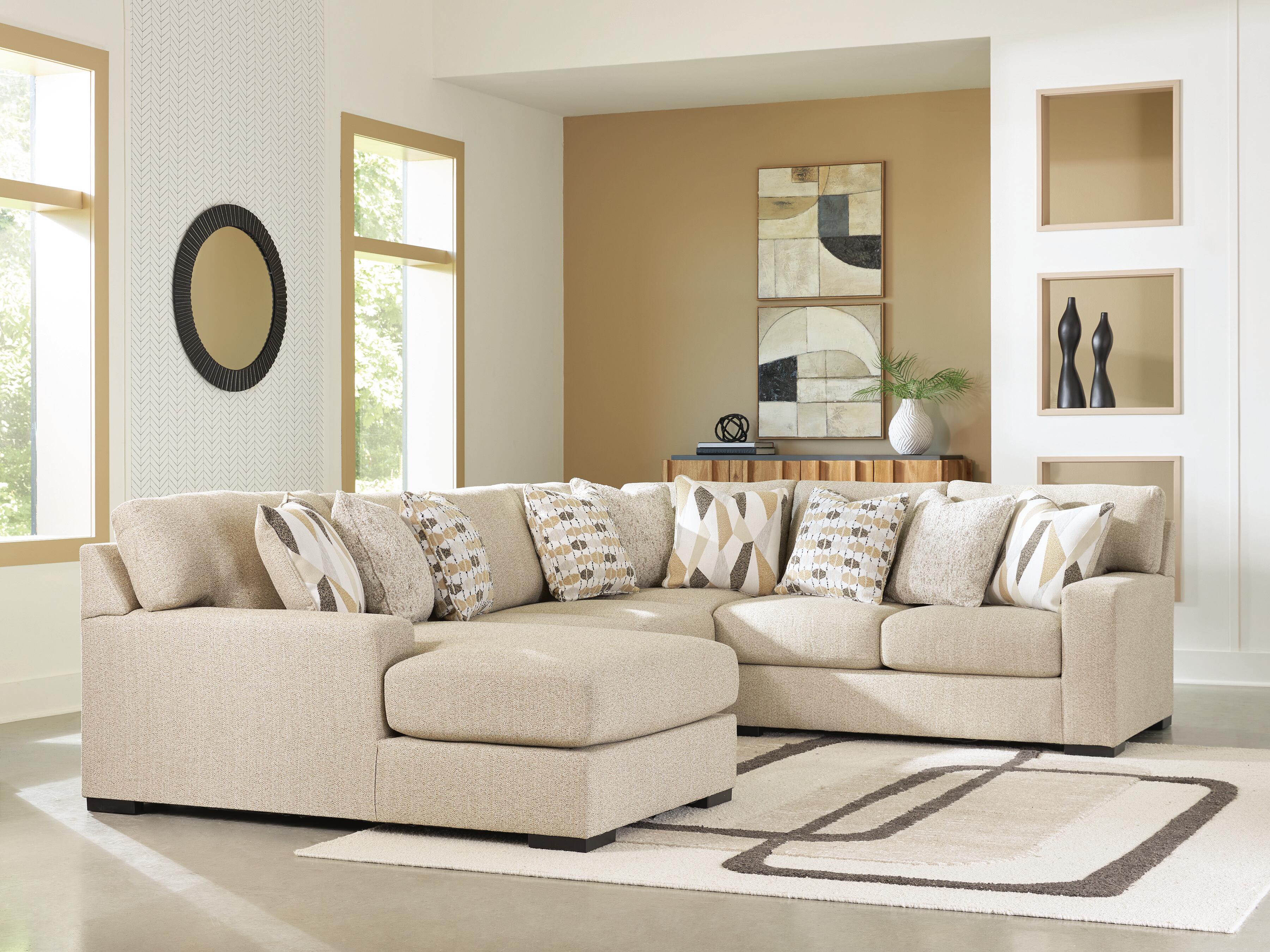 Laurelgrove Sectional with Chaise