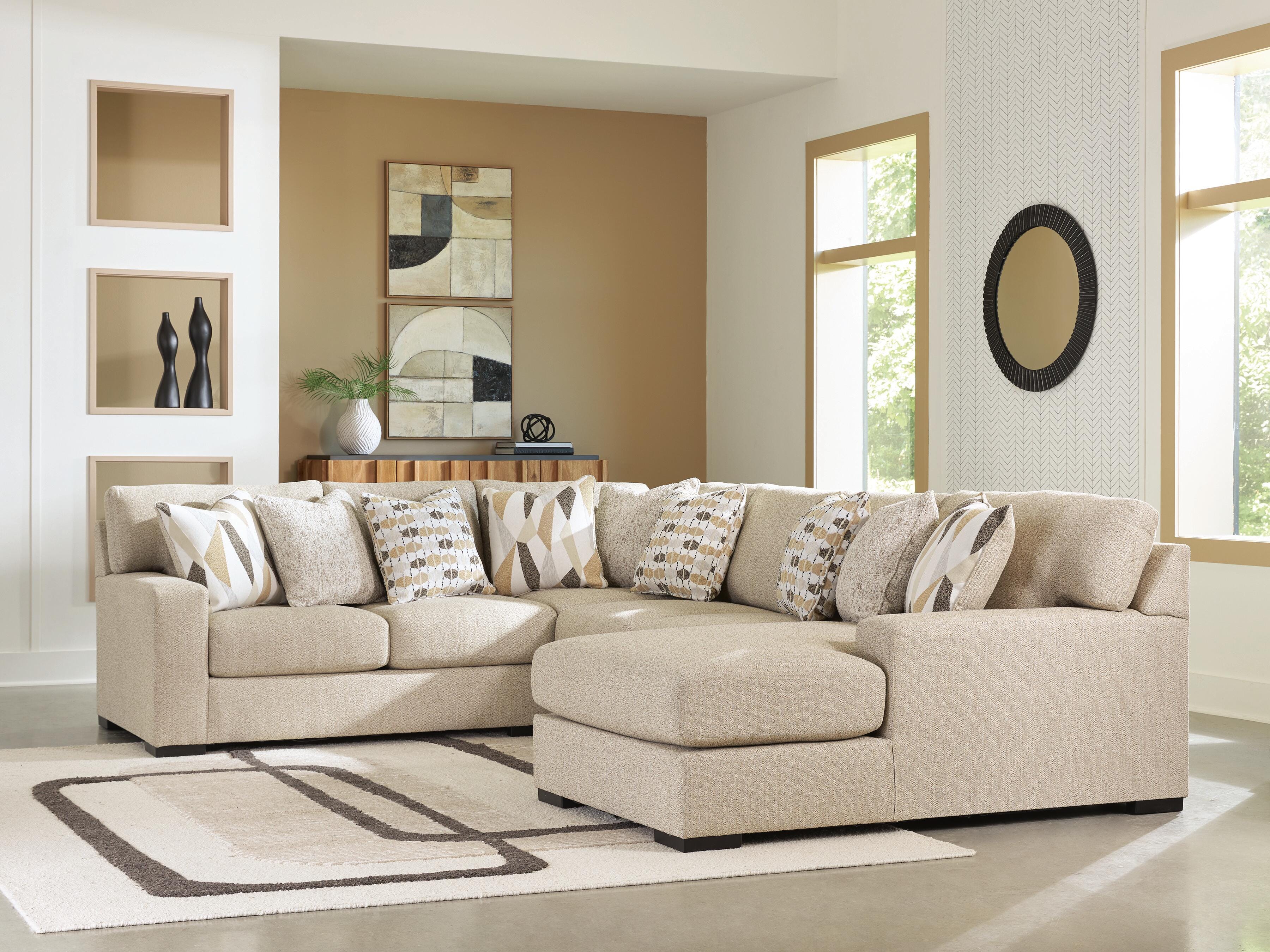 Laurelgrove Sectional with Chaise