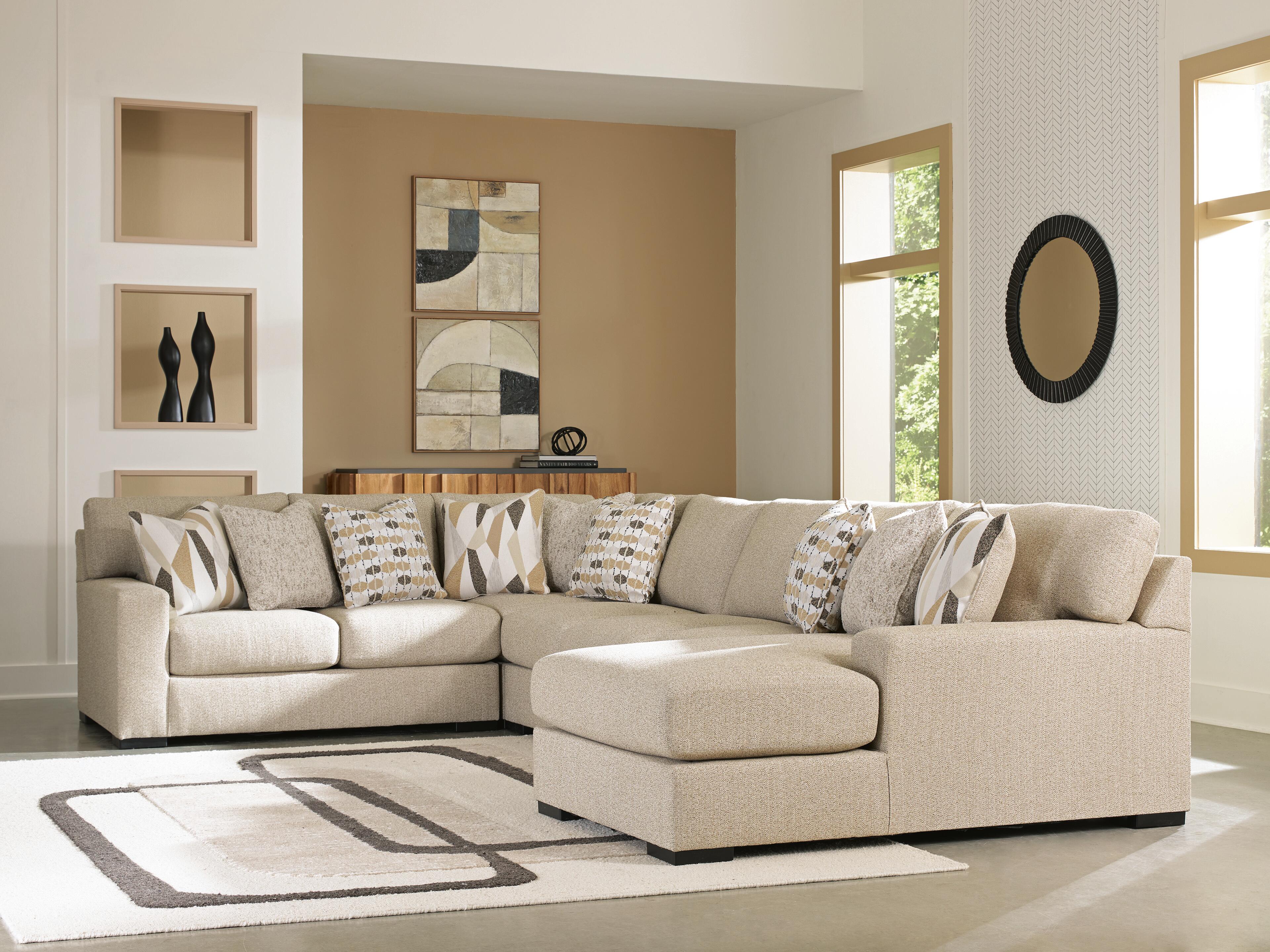 Laurelgrove Sectional with Chaise